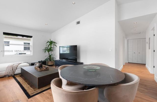 309 SE 3rd Ave, Hallandale Beach, FL 33009