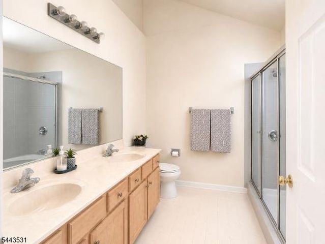 22 Village Square Dr, Union Twp., NJ 08802