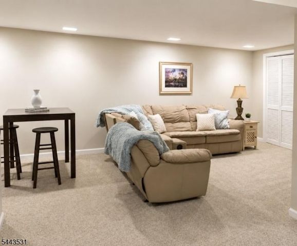 22 Village Square Dr, Union Twp., NJ 08802
