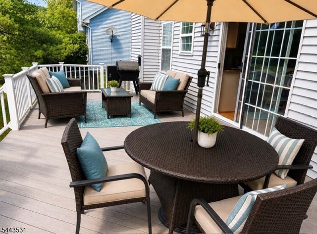22 Village Square Dr, Union Twp., NJ 08802