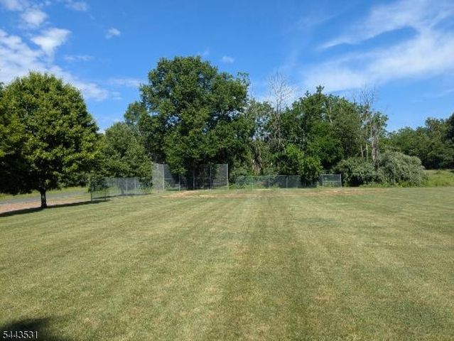 22 Village Square Dr, Union Twp., NJ 08802