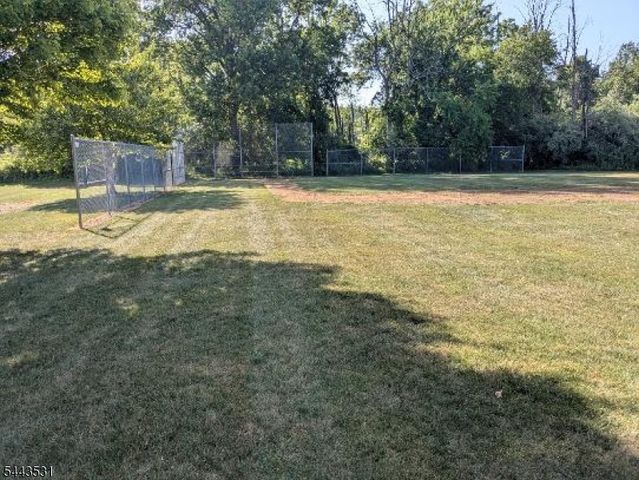 22 Village Square Dr, Union Twp., NJ 08802
