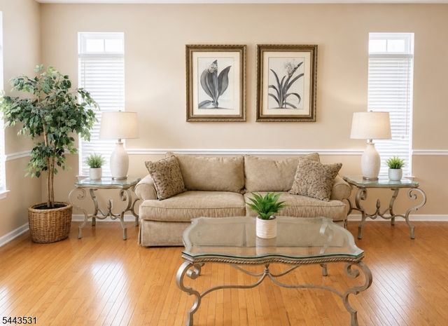22 Village Square Dr, Union Twp., NJ 08802
