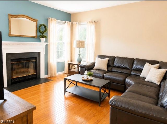 22 Village Square Dr, Union Twp., NJ 08802