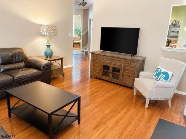 22 Village Square Dr, Union Twp., NJ 08802