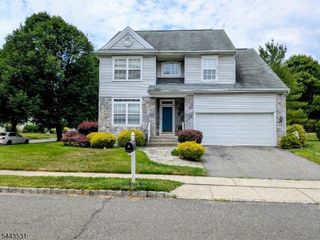 22 Village Square Dr, Union Twp., NJ 08802