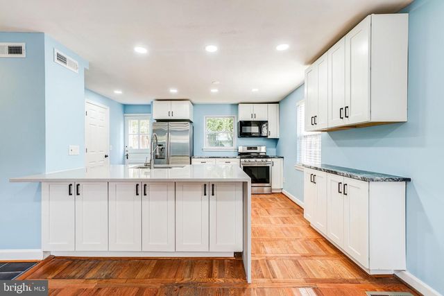 849 S GLEBE RD, Arlington, VA 22204