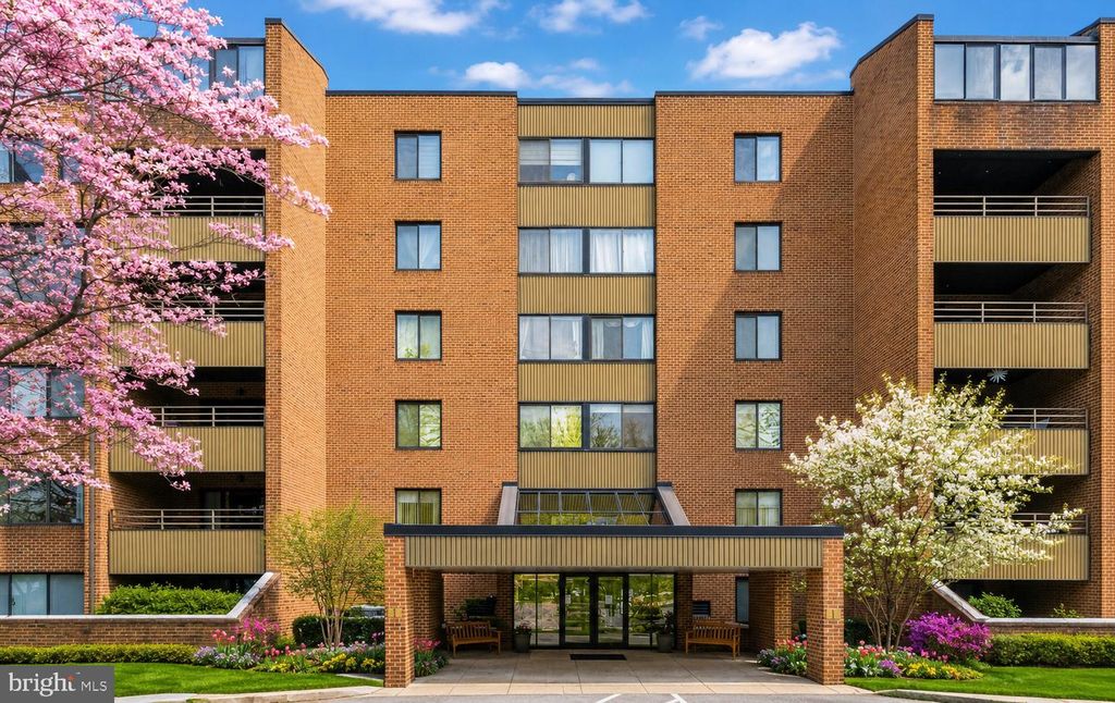 Image 1 of property listing at 1 SOUTHERLY CT #305, Towson, MD 21286