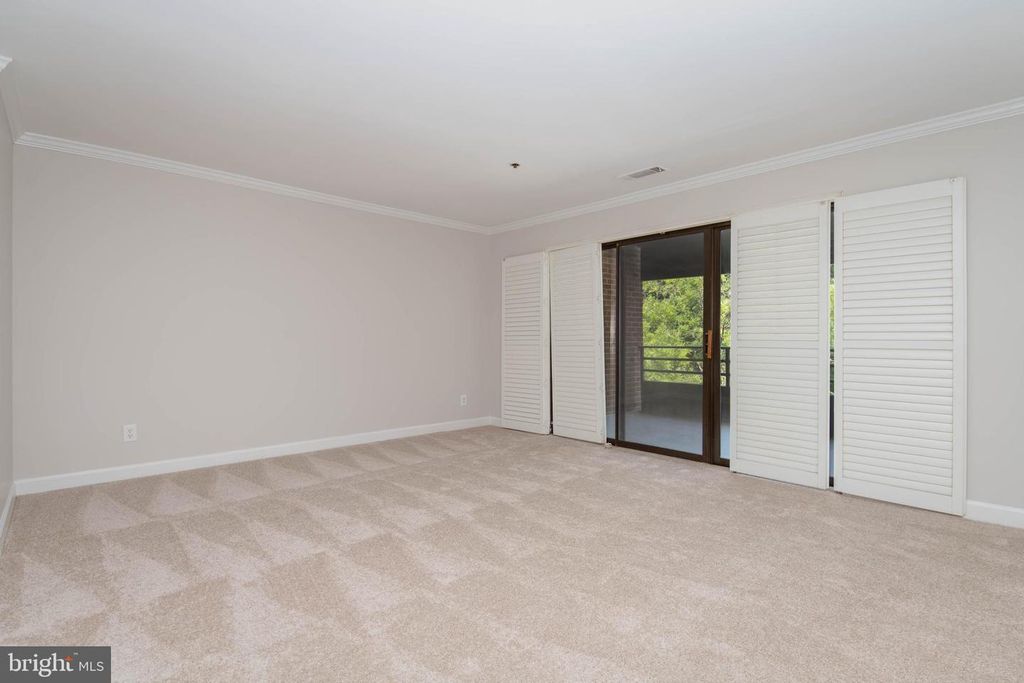 Image 12 of property listing at 1 SOUTHERLY CT #305, Towson, MD 21286