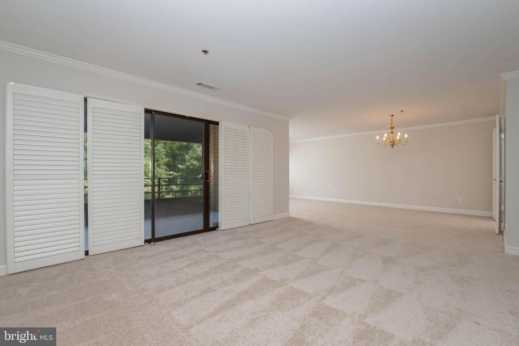 Image 13 of property listing at 1 SOUTHERLY CT #305, Towson, MD 21286