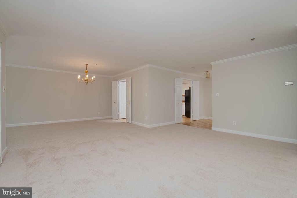 Image 14 of property listing at 1 SOUTHERLY CT #305, Towson, MD 21286