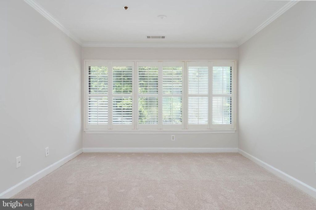 Image 16 of property listing at 1 SOUTHERLY CT #305, Towson, MD 21286