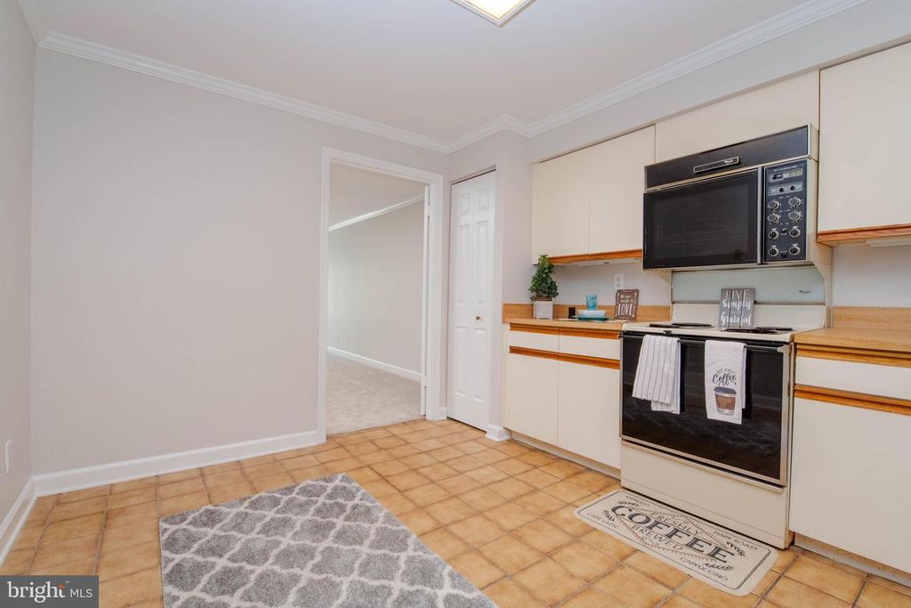 Image 26 of property listing at 1 SOUTHERLY CT #305, Towson, MD 21286