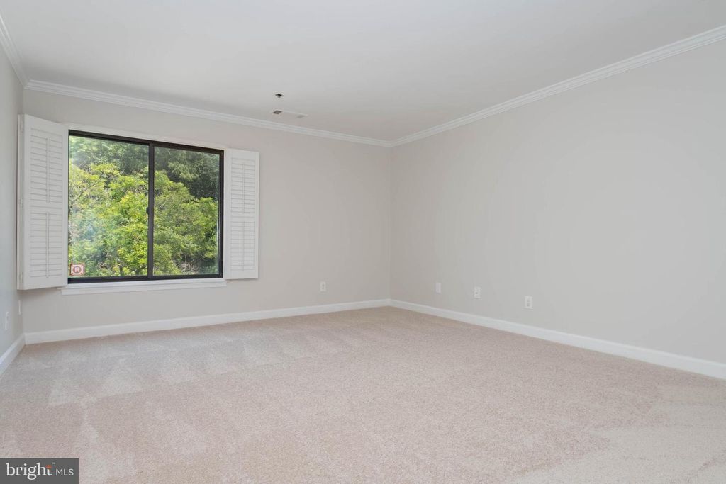 Image 29 of property listing at 1 SOUTHERLY CT #305, Towson, MD 21286