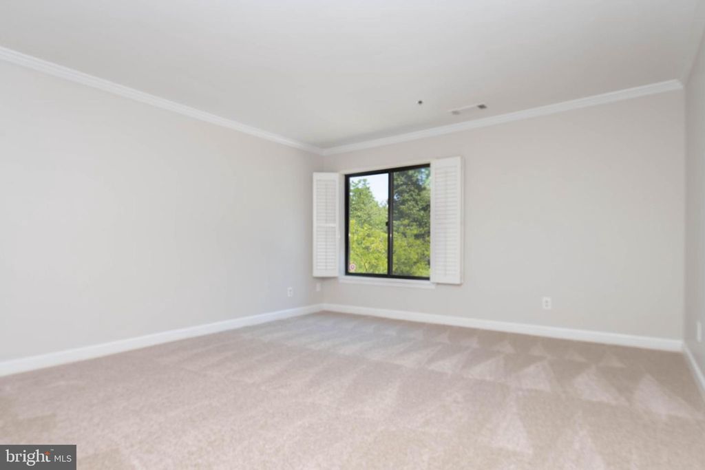 Image 30 of property listing at 1 SOUTHERLY CT #305, Towson, MD 21286