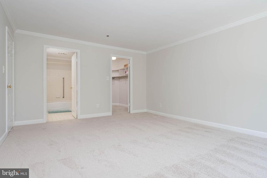 Image 32 of property listing at 1 SOUTHERLY CT #305, Towson, MD 21286