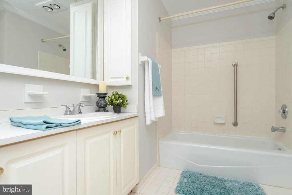 Image 33 of property listing at 1 SOUTHERLY CT #305, Towson, MD 21286