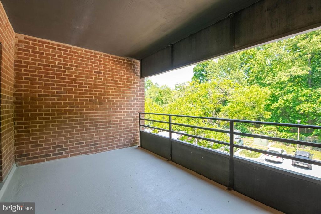 Image 38 of property listing at 1 SOUTHERLY CT #305, Towson, MD 21286