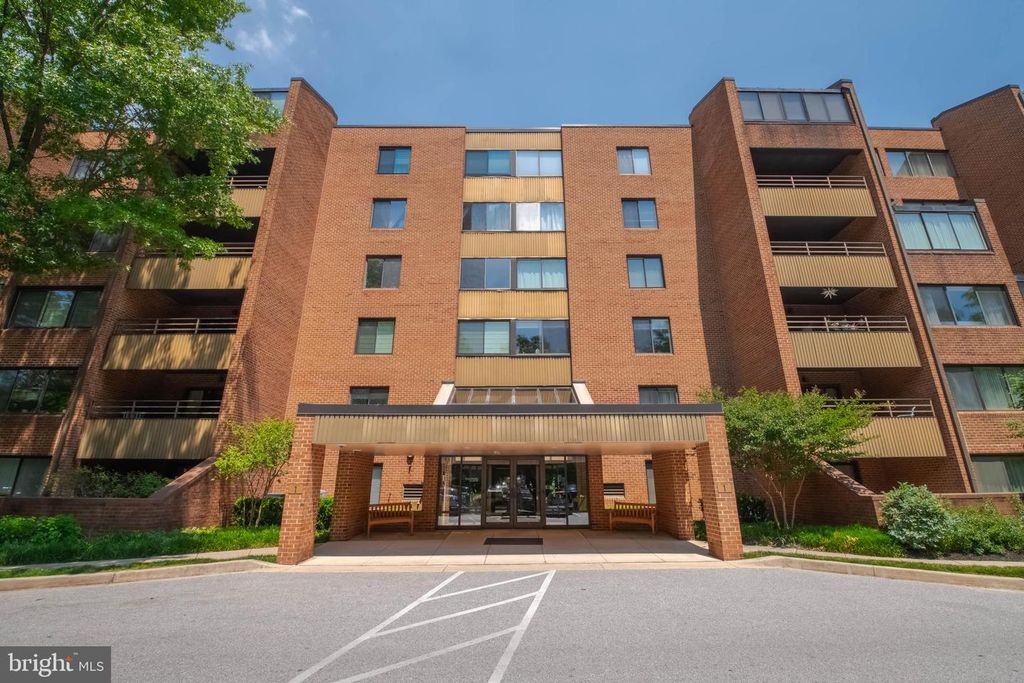 Image 4 of property listing at 1 SOUTHERLY CT #305, Towson, MD 21286