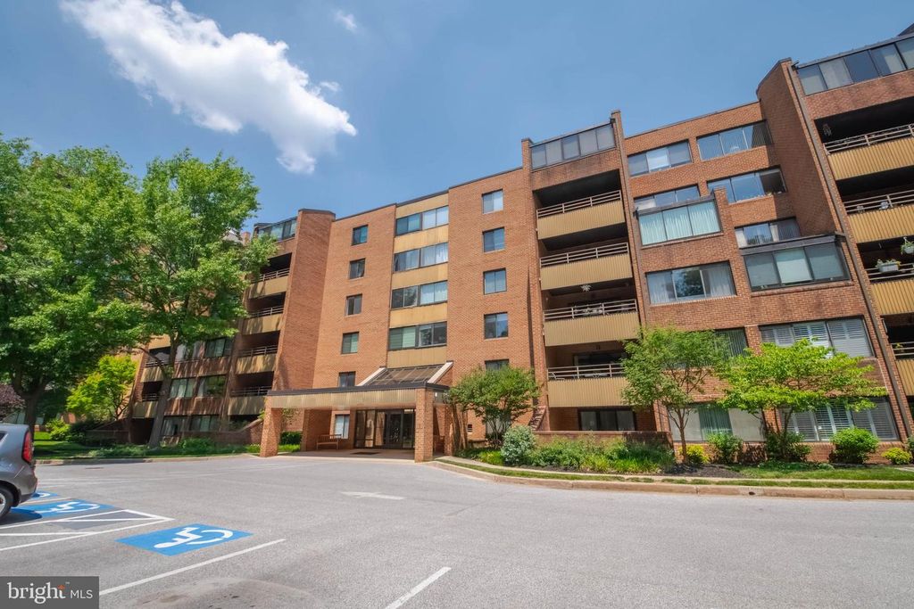 Image 5 of property listing at 1 SOUTHERLY CT #305, Towson, MD 21286