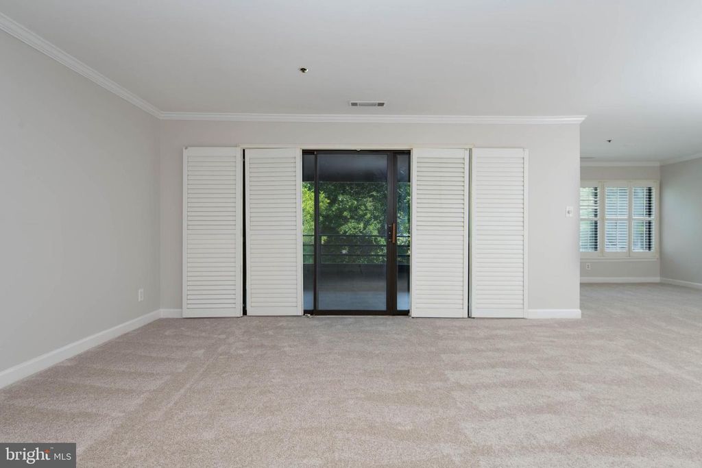 Image 8 of property listing at 1 SOUTHERLY CT #305, Towson, MD 21286