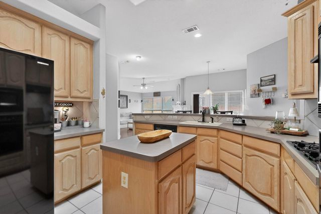 202 Moss Court, Mansfield, TX 76063