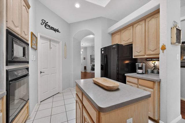 202 Moss Court, Mansfield, TX 76063