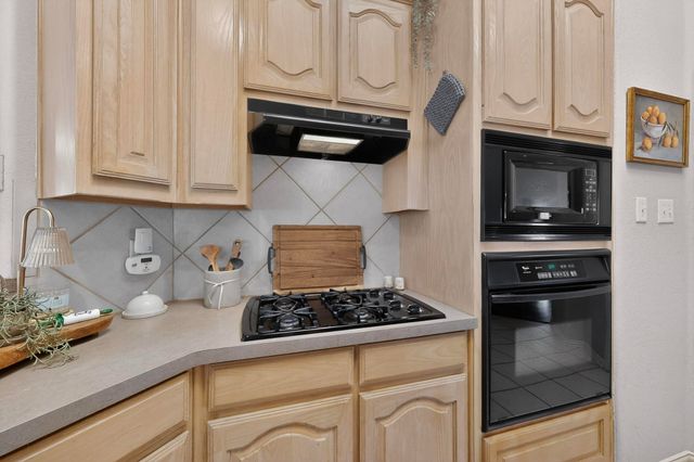 202 Moss Court, Mansfield, TX 76063