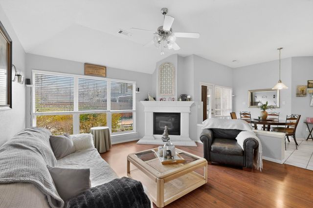 202 Moss Court, Mansfield, TX 76063