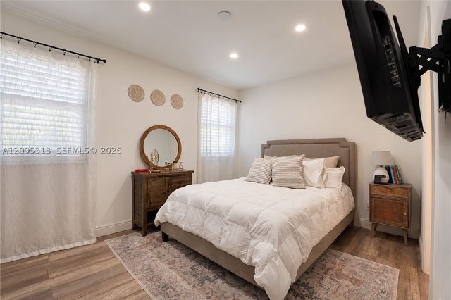1046 NW 107th Ave, Pembroke Pines, FL 33026