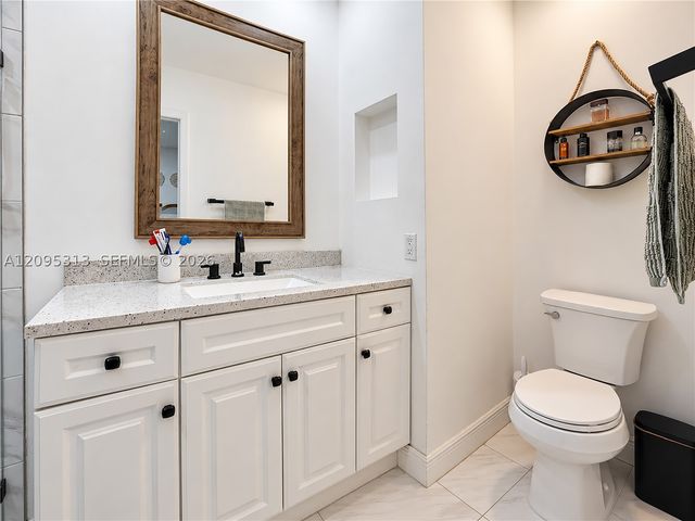 1046 NW 107th Ave, Pembroke Pines, FL 33026