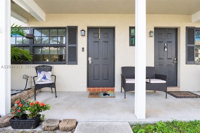 1046 NW 107th Ave, Pembroke Pines, FL 33026