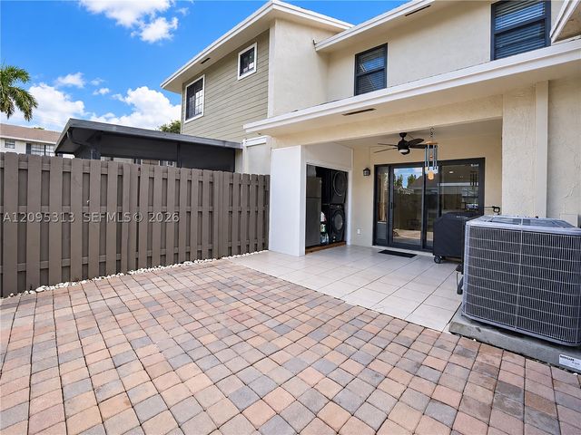 1046 NW 107th Ave, Pembroke Pines, FL 33026