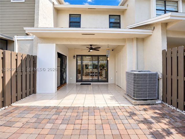 1046 NW 107th Ave, Pembroke Pines, FL 33026