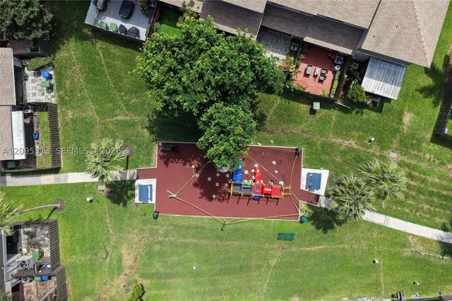 1046 NW 107th Ave, Pembroke Pines, FL 33026
