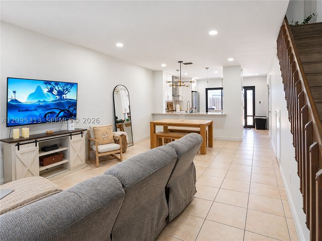 1046 NW 107th Ave, Pembroke Pines, FL 33026