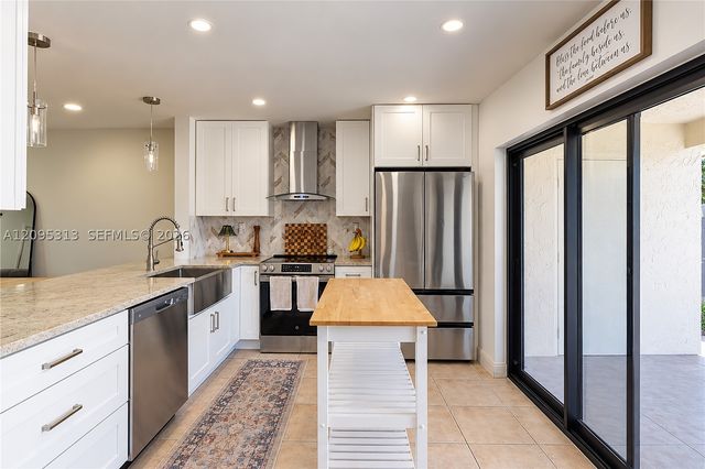 1046 NW 107th Ave, Pembroke Pines, FL 33026