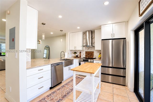 1046 NW 107th Ave, Pembroke Pines, FL 33026