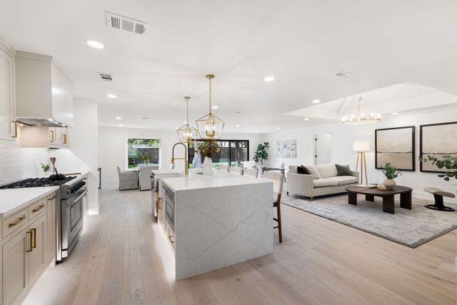 12151 Crestline Avenue, Dallas, TX 75244