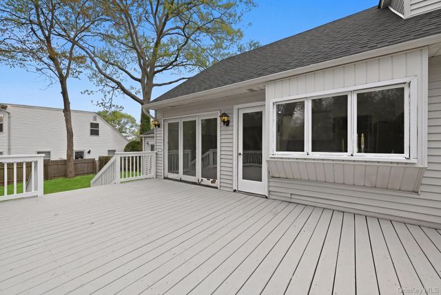 72 Seminole Street, Selden, NY 11784