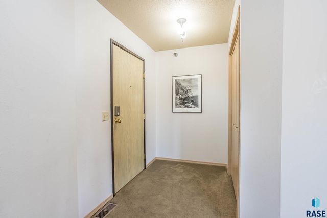 4609 S Oxbow Ave Avenue 303, Sioux Falls, SD 57106