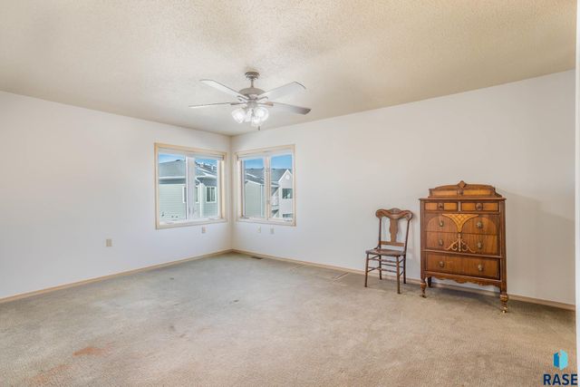 4609 S Oxbow Ave Avenue 303, Sioux Falls, SD 57106