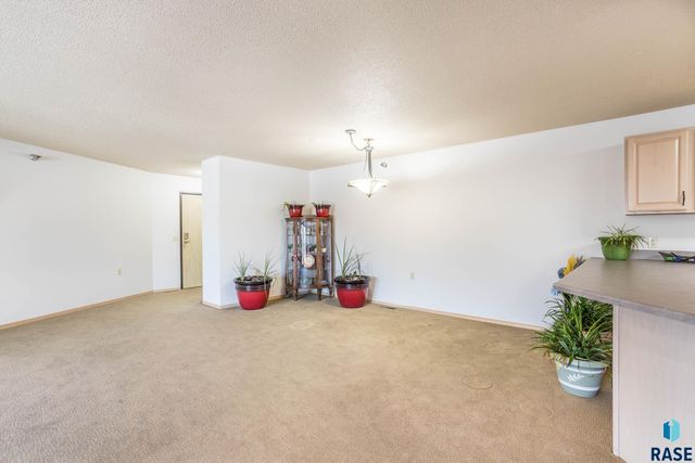 4609 S Oxbow Ave Avenue 303, Sioux Falls, SD 57106