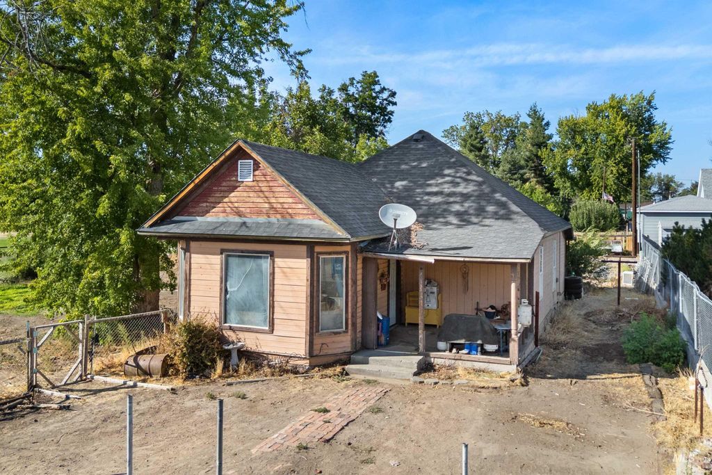 131 W Spring Street, Hagerman, ID 83332 photo 2