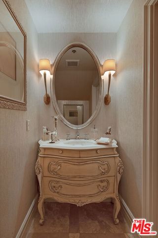 13023 Montana Avenue 104, Los Angeles, CA 90049