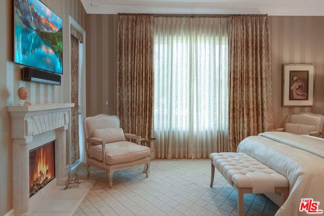 13023 Montana Avenue 104, Los Angeles, CA 90049