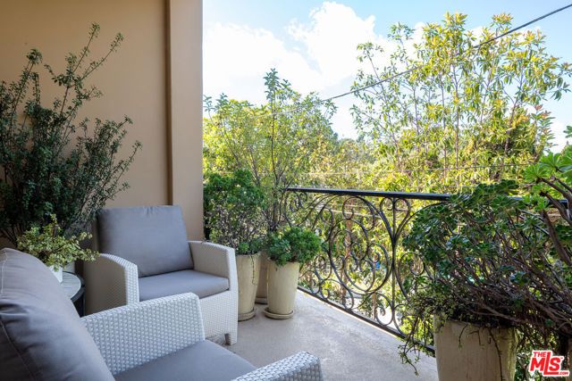 13023 Montana Avenue 104, Los Angeles, CA 90049