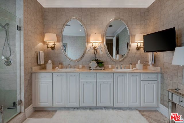 13023 Montana Avenue 104, Los Angeles, CA 90049