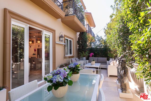 13023 Montana Avenue 104, Los Angeles, CA 90049