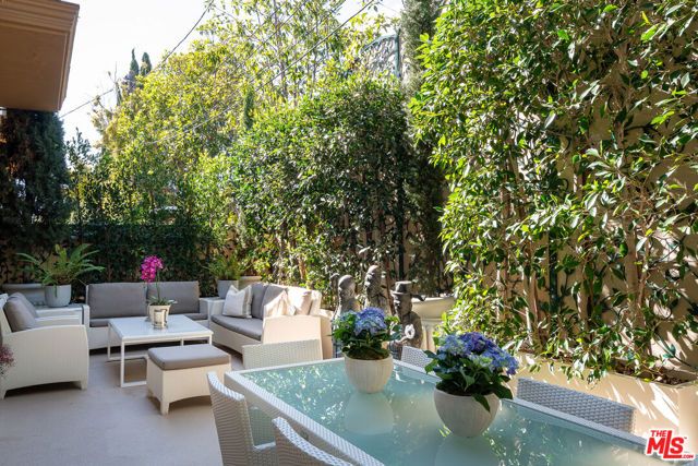 13023 Montana Avenue 104, Los Angeles, CA 90049